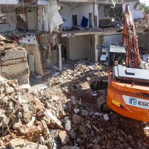 Die Ruine an der Hamburger Straße. Auf dem Gelände sollen Büros entstehen.
