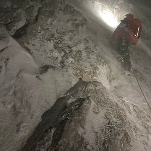 Rettungskräfte der Bergwacht in Ramsau bei Berchtesgaden suchen am Hochkalter nach einem vermissten Wanderer.
