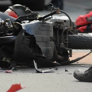 Unfall auf bekannter Hamburger Kreuzung – Motorradfahrerin schwer verletzt