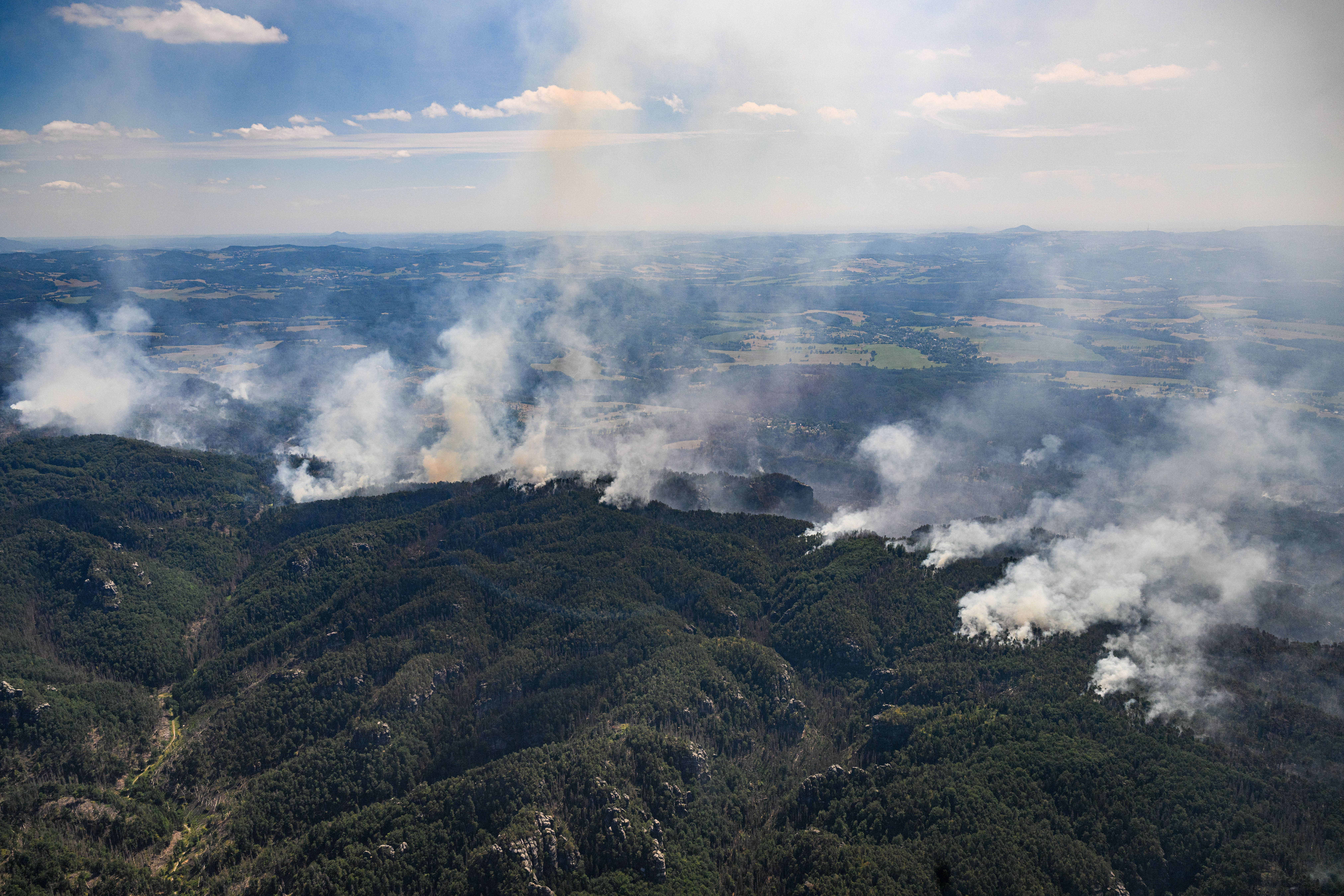 Große Waldbrände wie hier in der Sächsischen Schweiz werden in Deutschland bald ganz normal zum Sommer dazugehören, warnen Forscher.