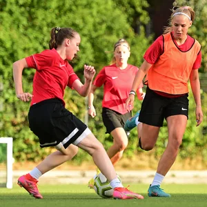 Vorbereitung aufs Abenteuer Bundesliga: Heide Schreiber, Jette Baumeister und Ada Geier (v.l.n.r.) beim ETV-Training