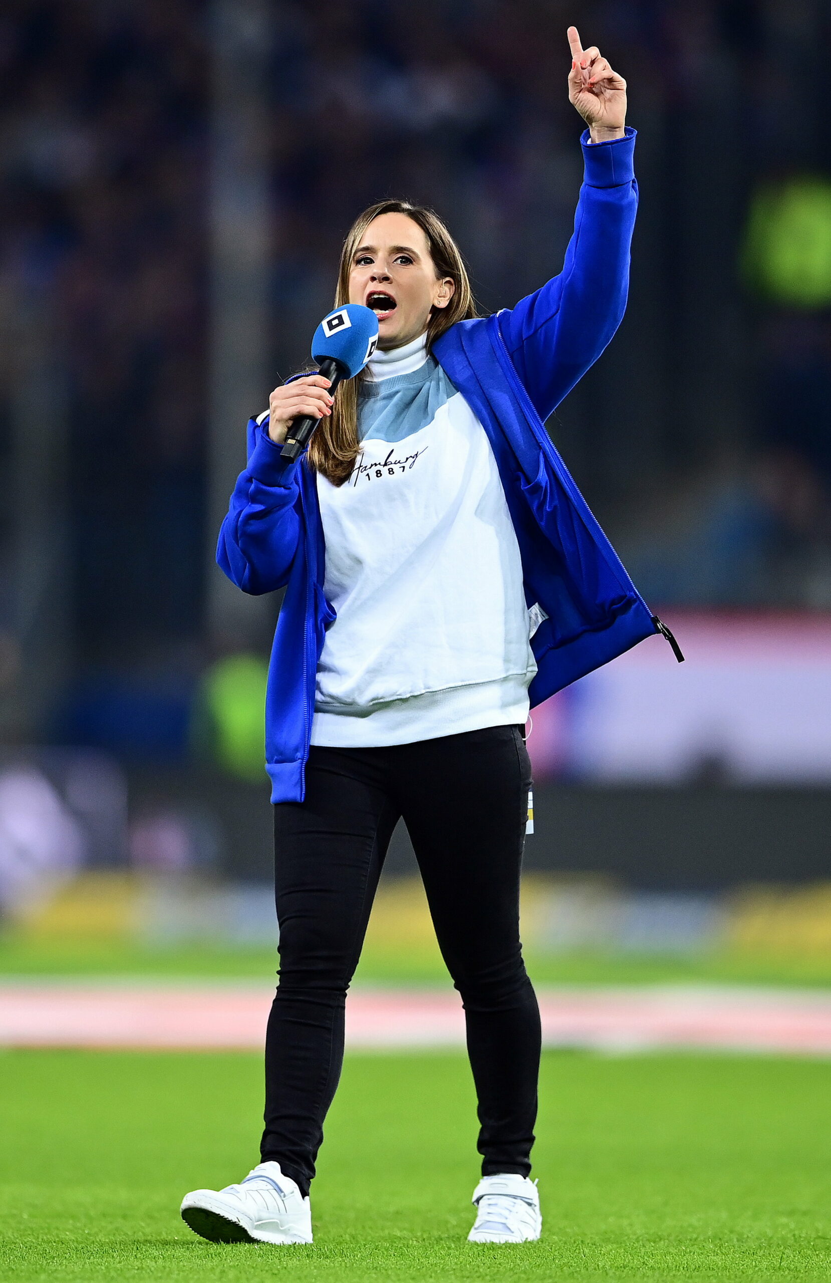 Christina Rann in ihrer Rolle als HSV-Stadionsprecherin. Bei MagentaTV wird sie als WM-Kommentatorin zu hören sein.