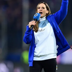 Christina Rann in ihrer Rolle als HSV-Stadionsprecherin. Bei MagentaTV wird sie als WM-Kommentatorin zu hören sein.