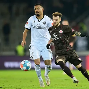 Das letzte Heimspiel gegen Sandhausen (l. Zenga) gewann Marcel Hartel mit St. Pauli 3:1.