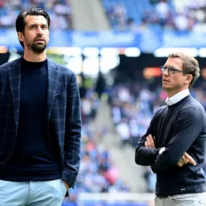 HSV-Sportvorstand Jonas Boldt (l.) und sein Ex-Sportdirektor Michael Mutzel