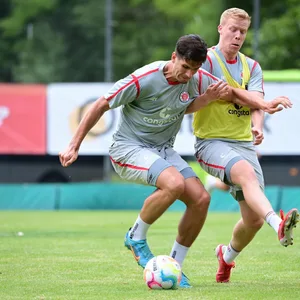 Nachwuchskräfte unter sich: Igor Matanovic (19, l.) gegen Jannes Wieckhoff (22).