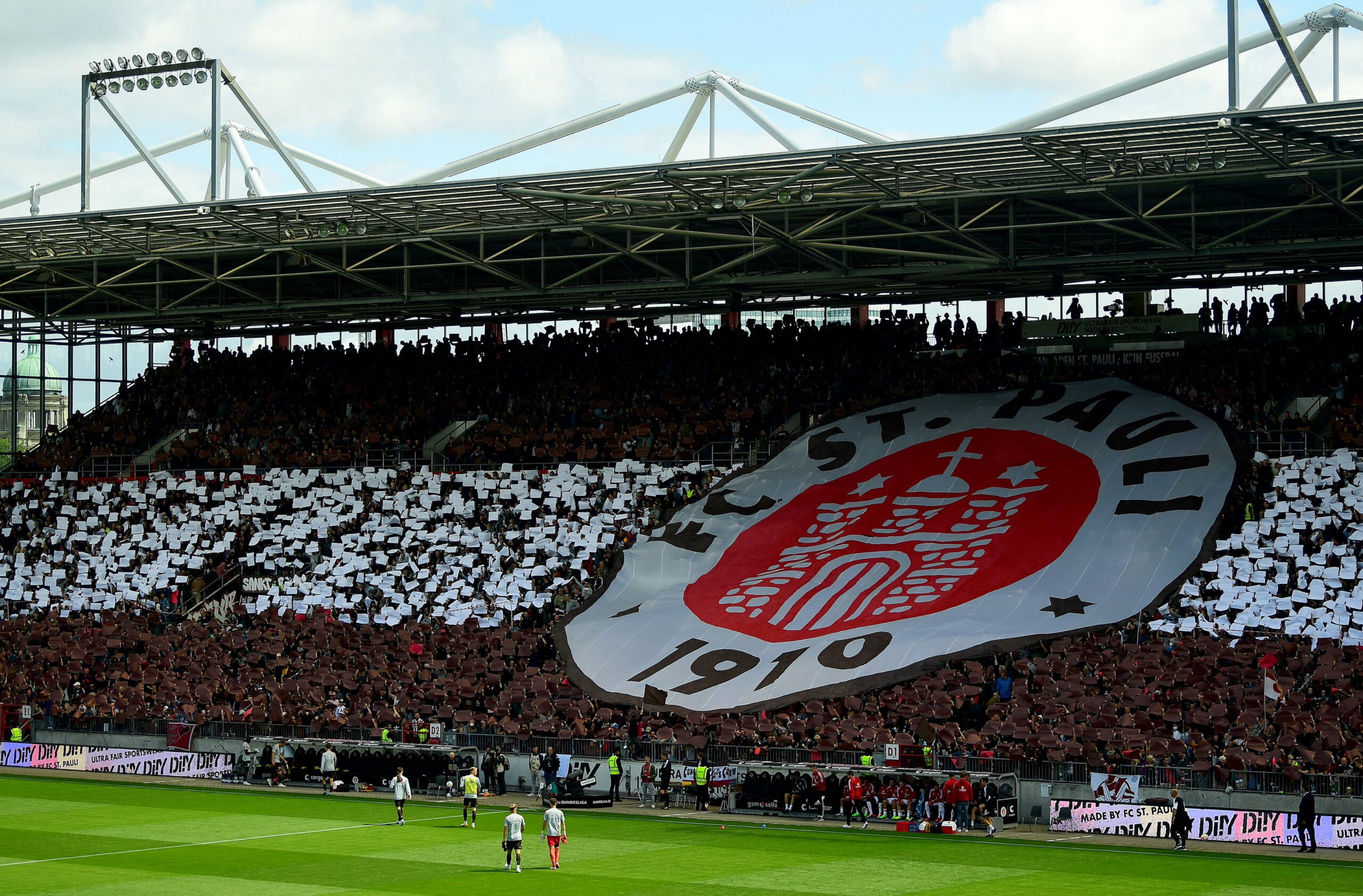 Die Mannschaft des FC St. Pauli braucht die Fan-Unterstützung mehr denn je.