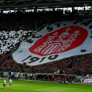 Die Mannschaft des FC St. Pauli braucht die Fan-Unterstützung mehr denn je.
