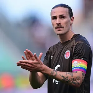 Irvine, St. Pauli
