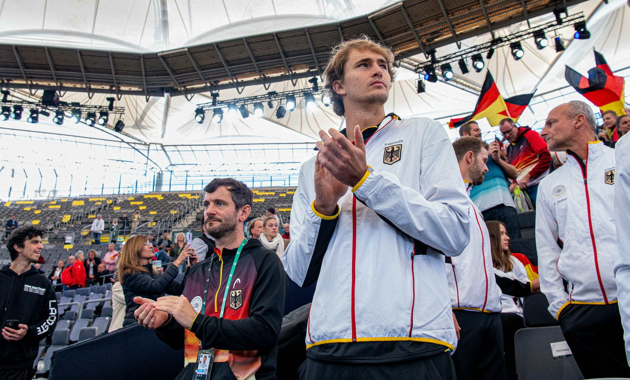 Alexander Zverev war am Rothenbaum nur Zuschauer, sah gute Leistungen seiner Teamkollegen – und viele leere Ränge.