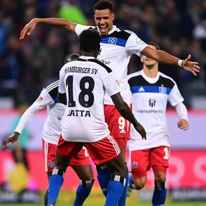 HSV-Profis Robert Glatzel und Bakery Jatta jubeln