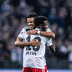 Die HSV-Torschützen Robert Glatzel (hinten) und Bakery Jatta