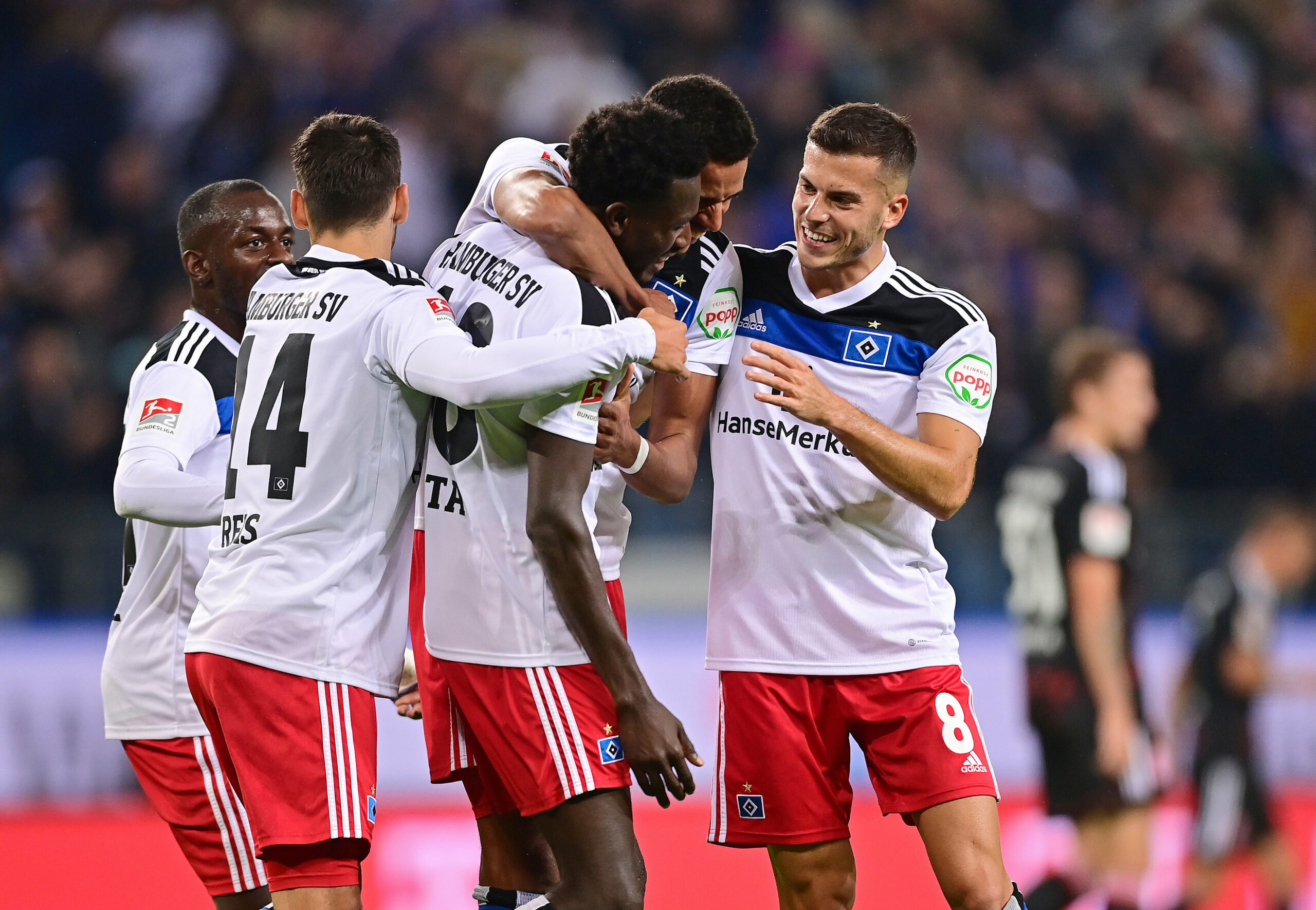Die HSV-Profis bejubeln das 2:0 gegen Düsseldorf