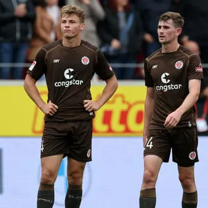 St. Pauli-Profis David Nemeth und Connor Metcalfe