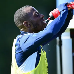 Jean-Luc Dompé musste am Mittwoch das HSV-Training abbrechen.