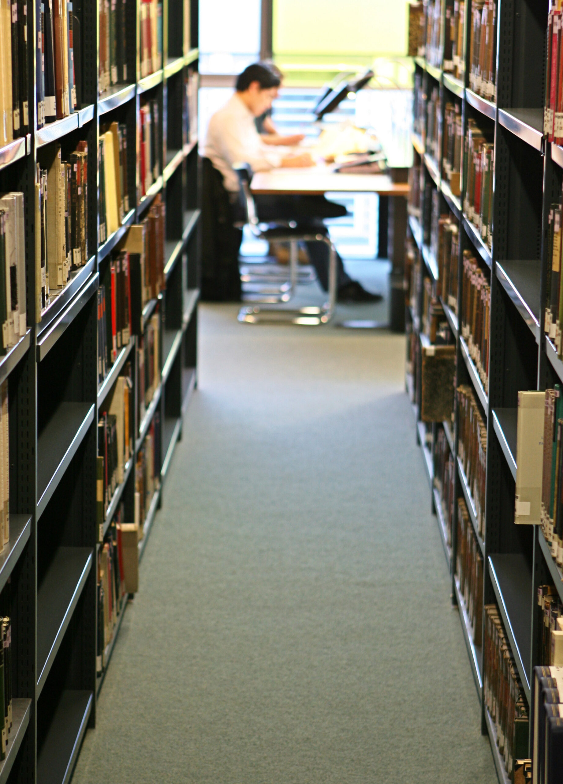 Studenten in der juristischen Universitätsbibliothek in Hamburg. (Symbolbild: Student in der juristischen Universitätsbibliothek)
