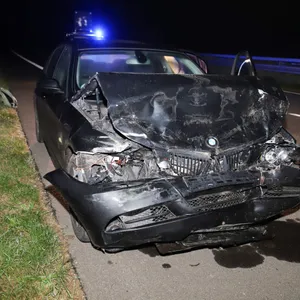 Der BMW auf dem Standstreifen der A23 – vom Fahrer fehlte aber jede Spur.