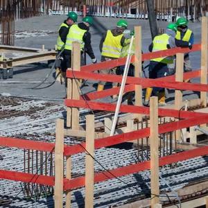 Boombranche: Betonbauer verarbeiten frischen Beton auf einer Baustelle in der HafenCity (Symbolbild).