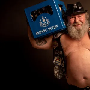 Mann mit Bierbauch