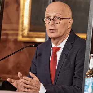 Der Hamburgische Senat bringt ein Paket mit zusätzlichen 450 Millionen Euro auf den Weg (Foto: Bürgermeister Peter Tschentscher, SPD).