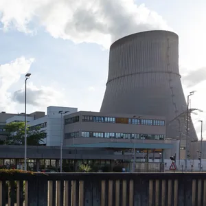 Blick auf das Kernkraftwerk Emsland mit seinem Kühlturm. (Archivbild)
