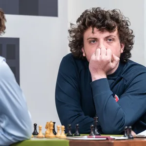 Schachspieler Hans Niemann in der Partie gegen Magnus Carlsen