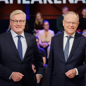 Stephan Weil (r., SPD) und Bernd Althusmann (l., CDU) sind die aussichtsreichsten Kandidaten vor der Wahl in Niedersachsen.