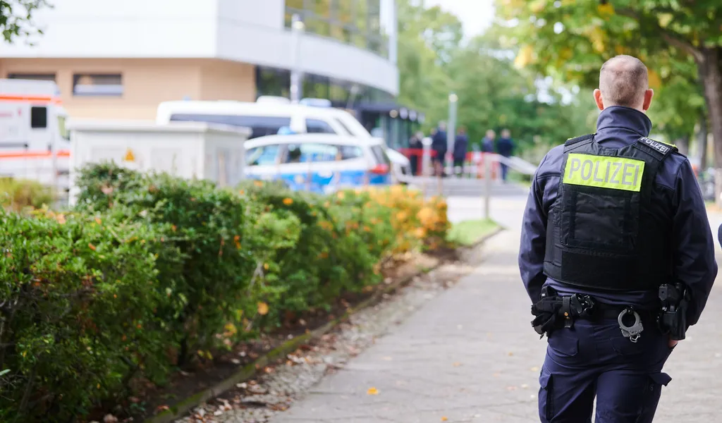 Ein Beamter der Berliner Polizei (Symbolbild).