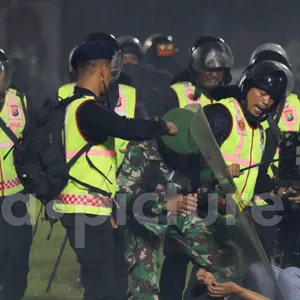 Massenpanik Fußballstadion Indonesien