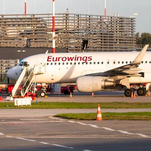 Eurowings-Flugzeuge blieben am Donnerstag am Hamburger Flughafen stehen.