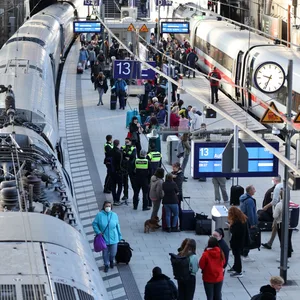 Stundenlang kam der Bahnverkehr im Norden am Samstag zum Erliegen – auch der Hamburger Hauptbahnhof war betroffen.