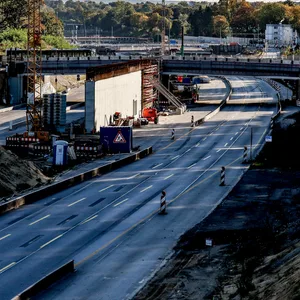 Bauarbeiten auf der A7 führen zu Vollsperrung. (Archivbild)