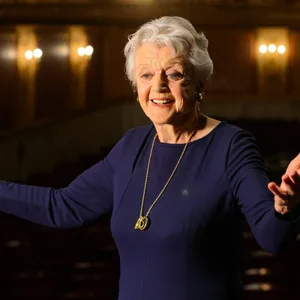 Angela Lansbury auf der Bühne des Gielgud Theatre in London. Sie starb im Alter von 96 Jahren.