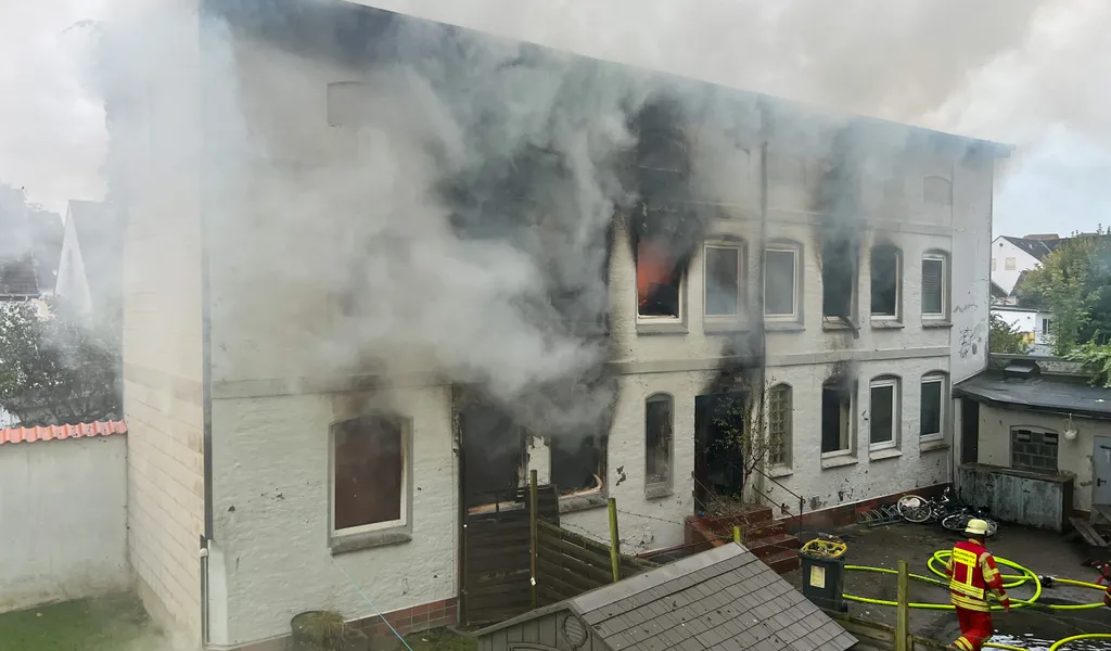 Großbrand im Norden – Wohnhaus in Flensburg steht in Flammen