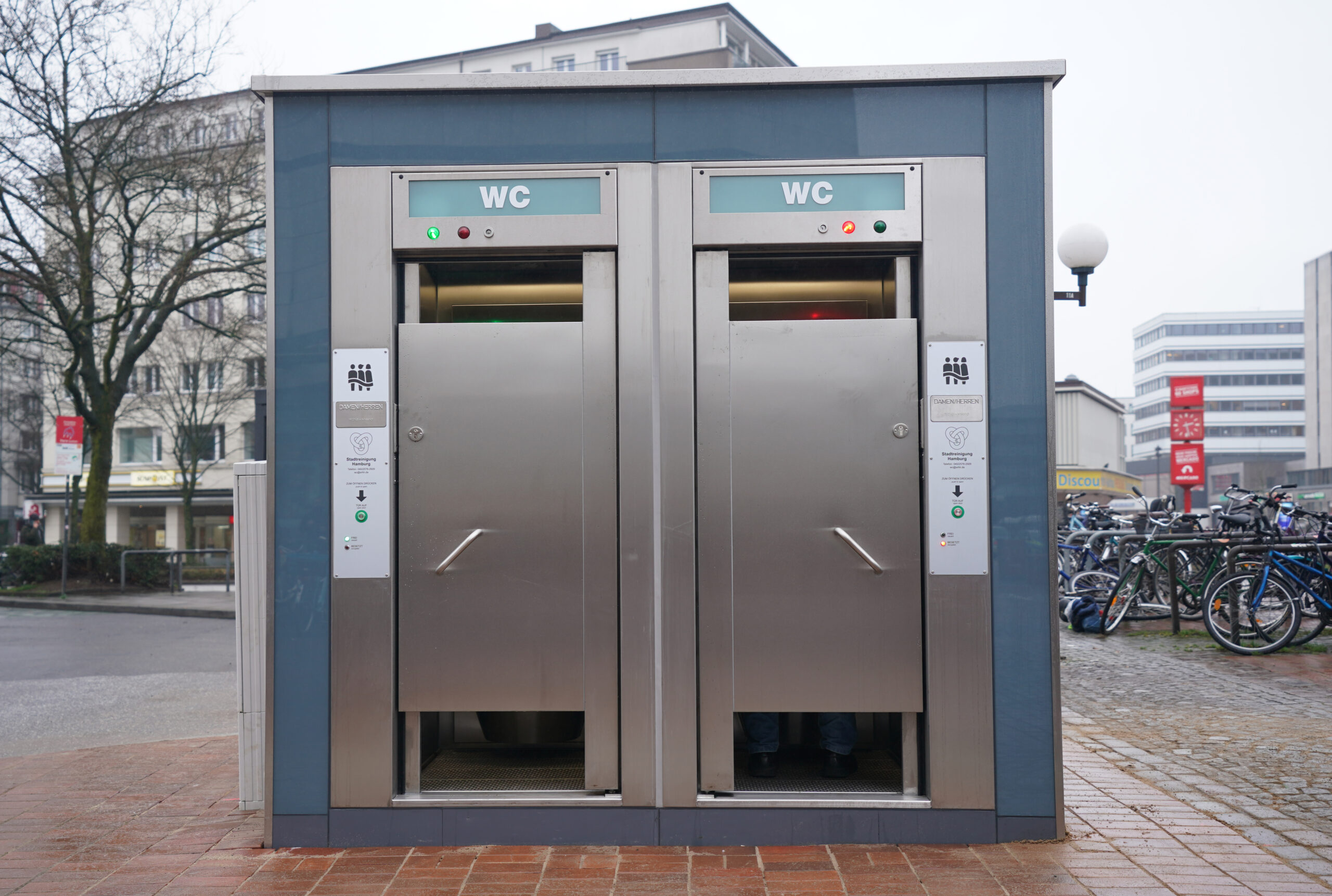 Die Stadt Hamburg betreibt mehr als 130 der 200 öffentlichen Toiletten.
