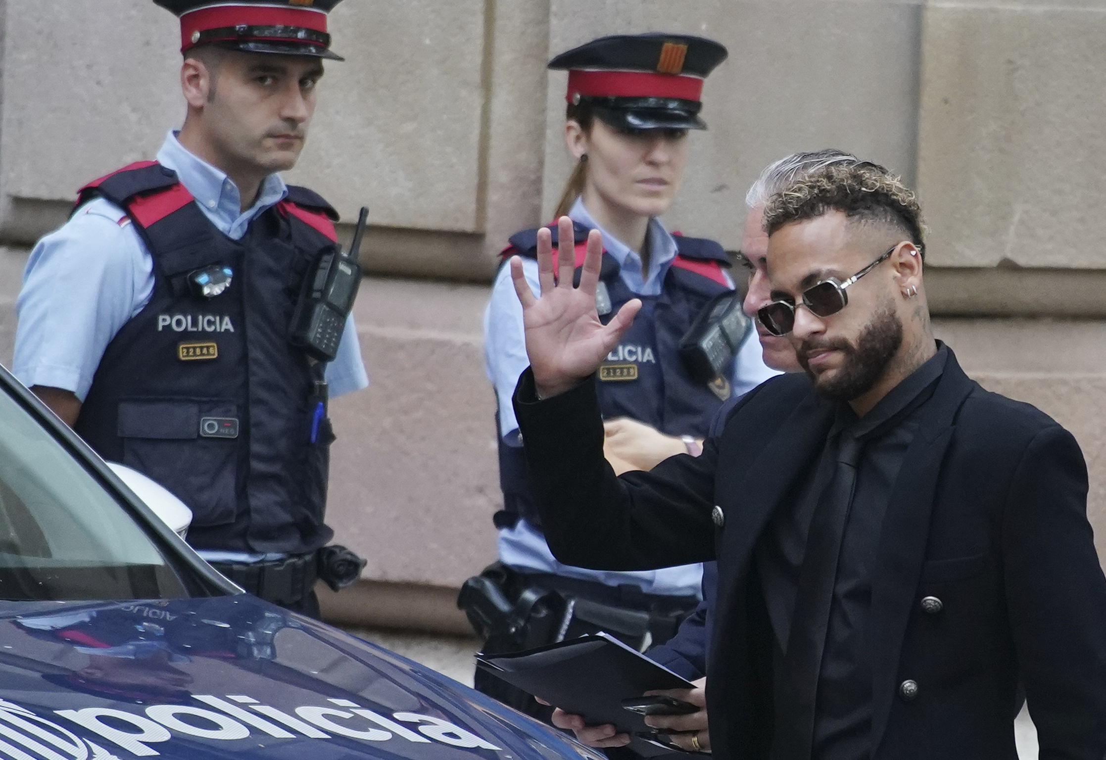 Neymar auf dem Weg in das Gerichtsgebäude-