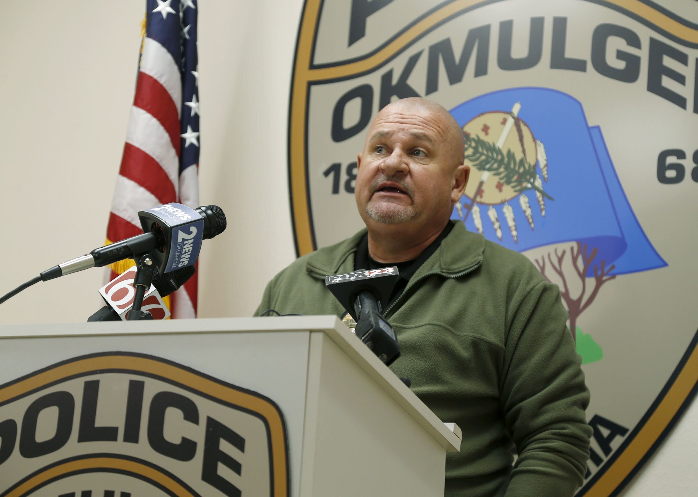 Der Polizeichef von Okmulgee, Joe Prentice, informiert über den Fall der zerstückelten Leichen.
