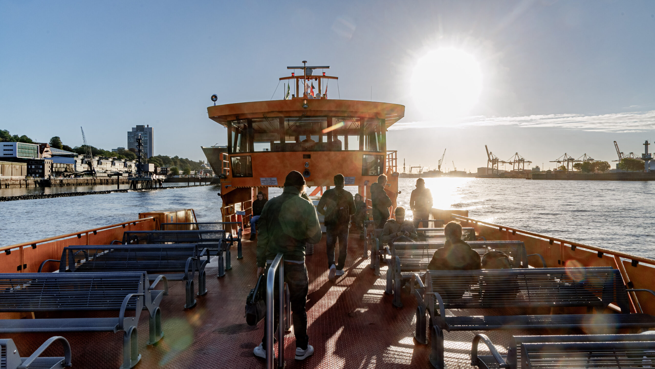 Ob Pendler oder Tourist: Die Fähre der Linie 62 über die Elbe ist beliebt.