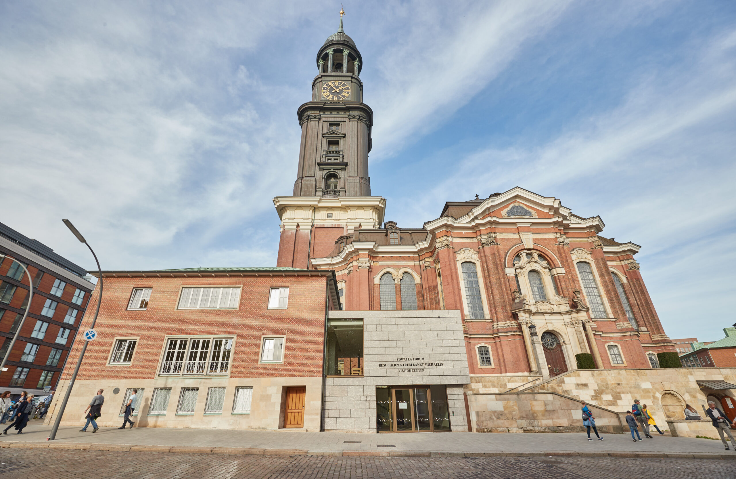 Die Kirche Sankt Michaelis hat ein neues Besucherzentrum (Powalla Forum).