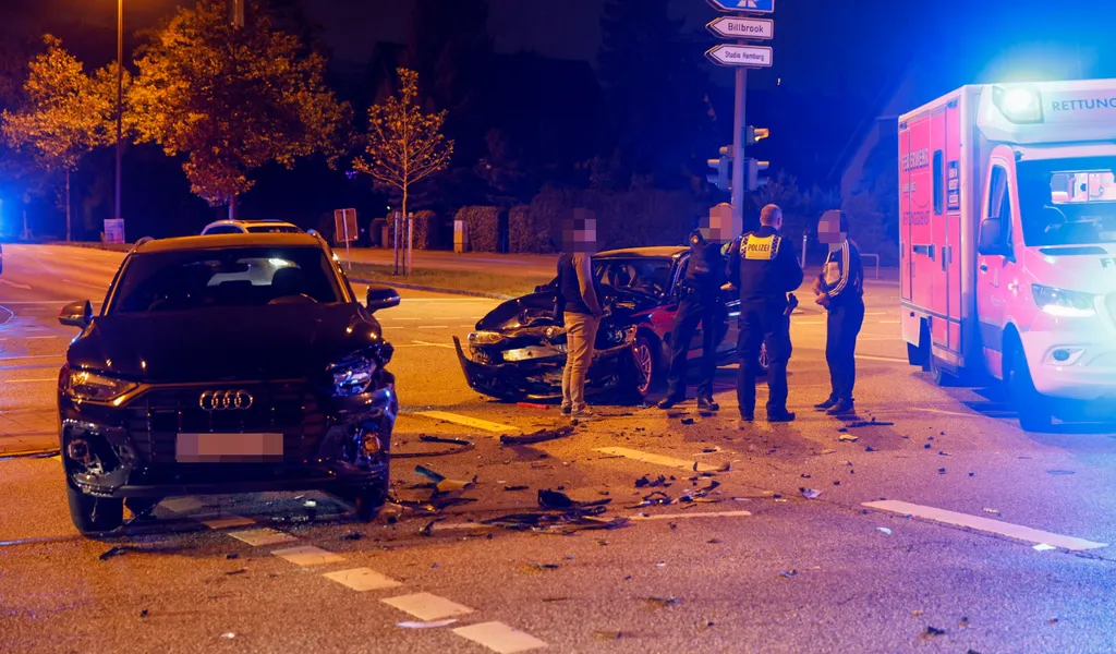 Zwei Personen wurden bei einem Unfall in Hamburg-Tonndorf leicht verletzt.