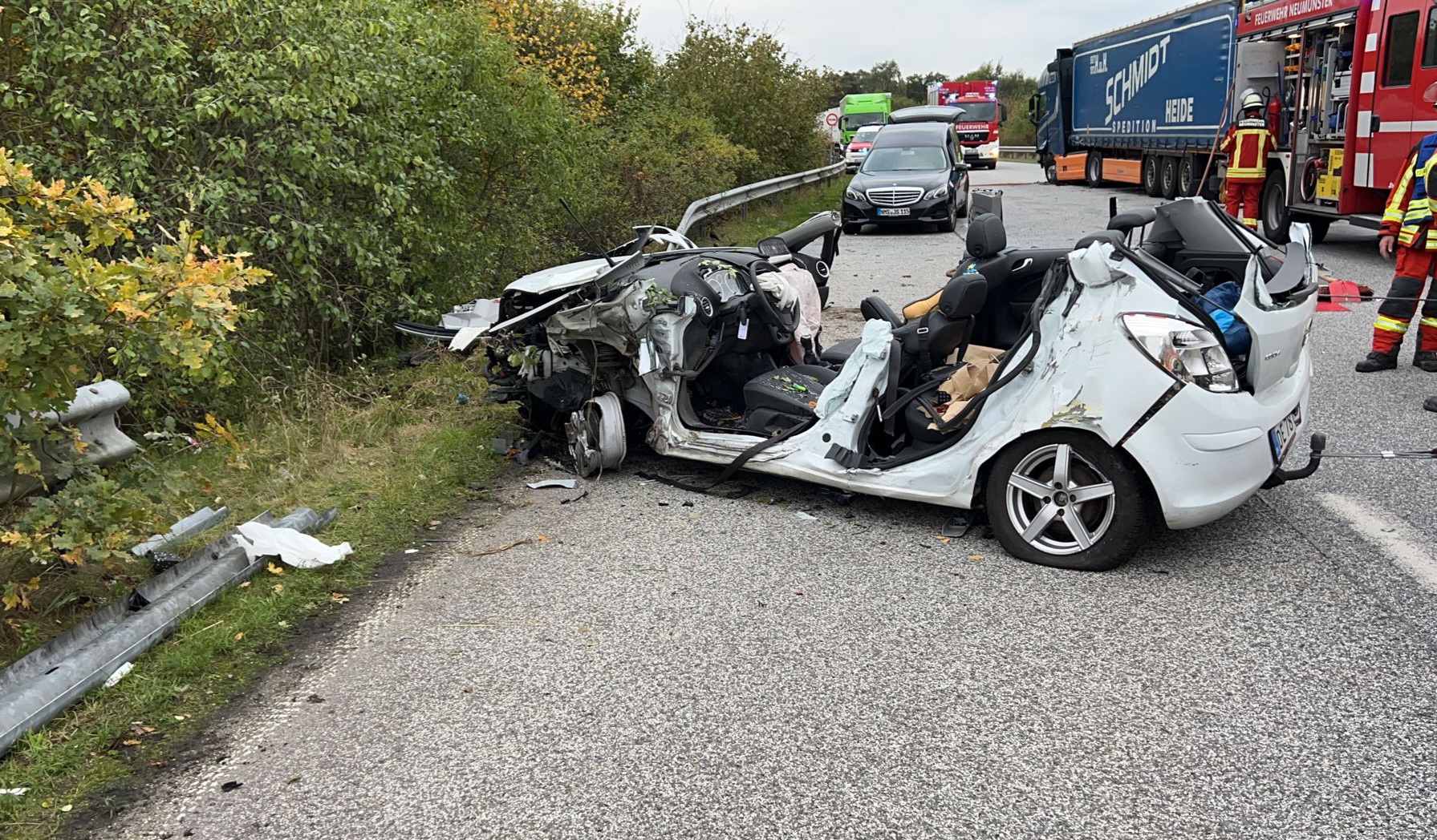 Der Autofahrer überlebt den Unfall nicht.