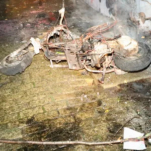 Am Sonntagabend brannte ein Motorroller bei der Stadtteilschule Altona.