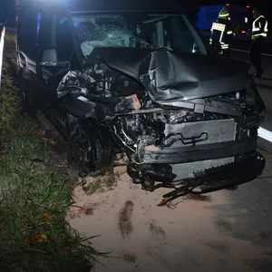 Am späten Sonntagabend krachten auf der A24 zwei Wagen ineinander.
