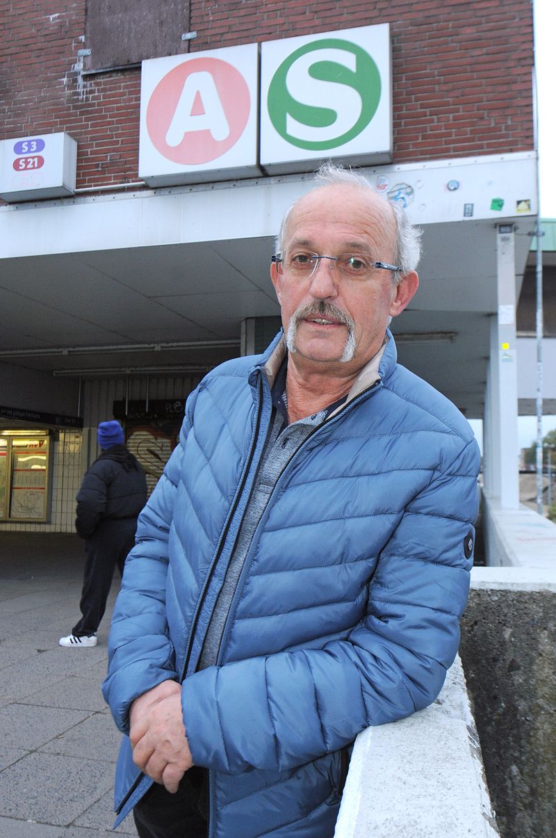 Chrisosymos Christu (64) aus Altona ist von dem Ersatzverkehrskonzept mit Bussen noch nicht überzeugt.