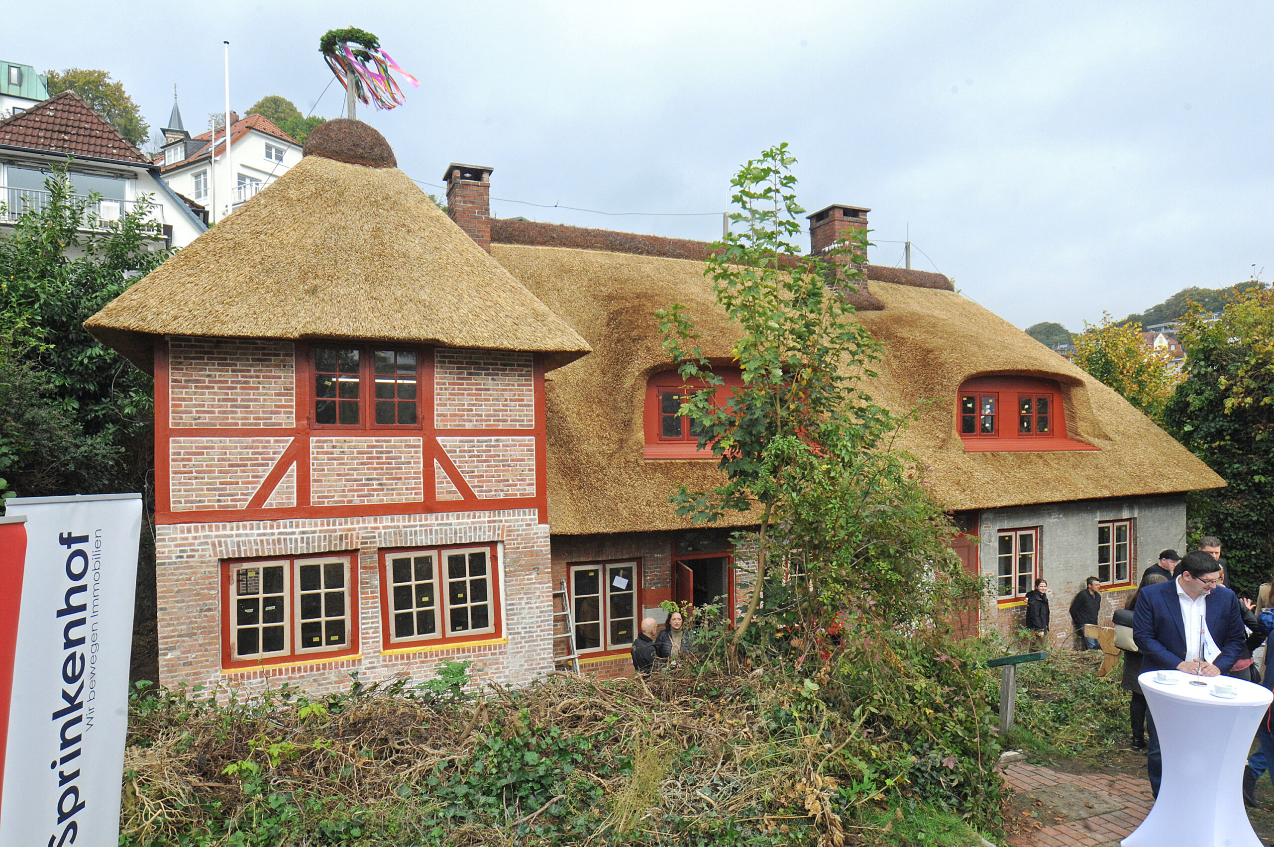 Das historische Fischerhaus in Blankenese ist saniert worden – und hat am Freitag symbolisches Richtfest gefeiert.