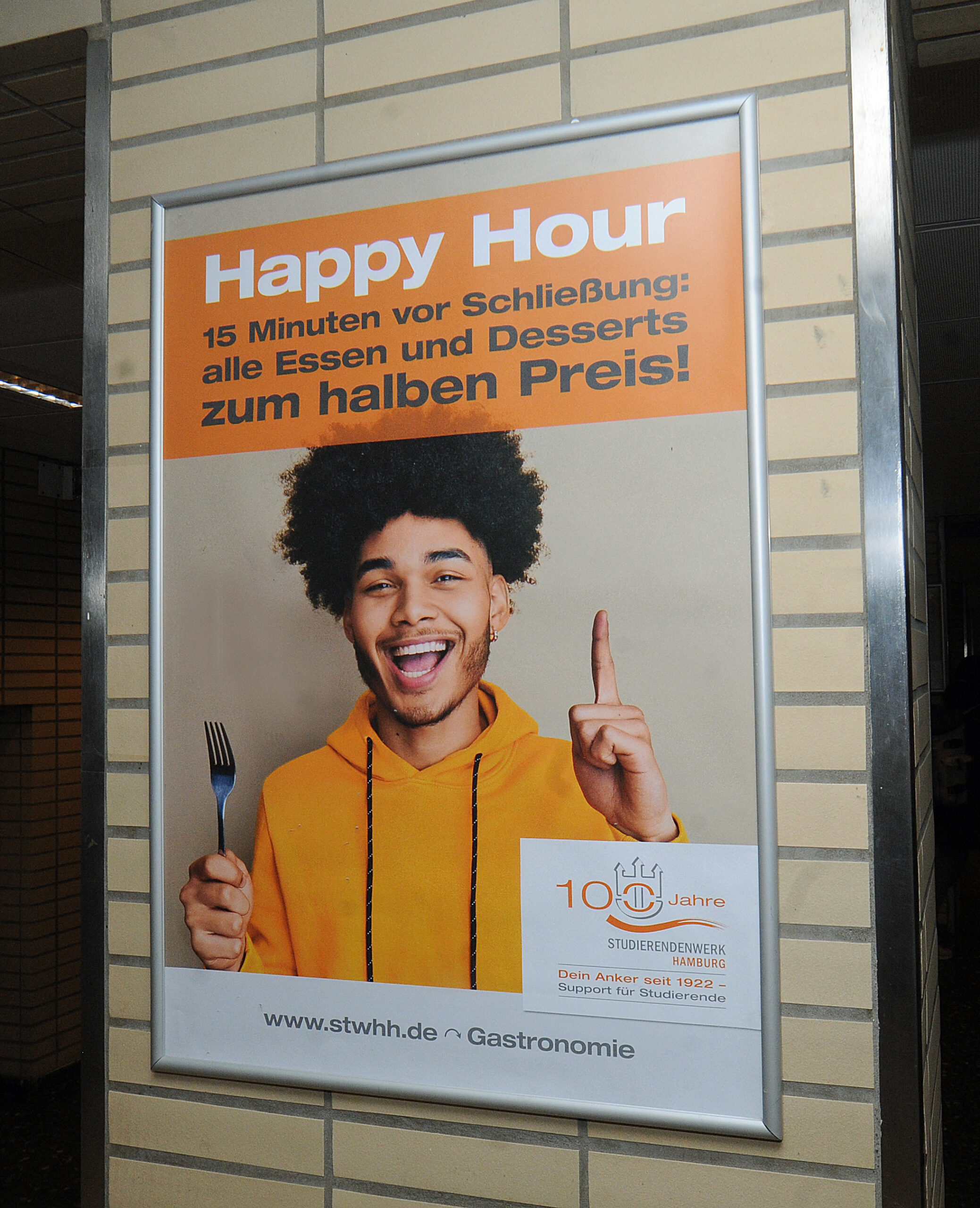 Plakat Essen zum halben Preis in Hamburger Uni Mensa