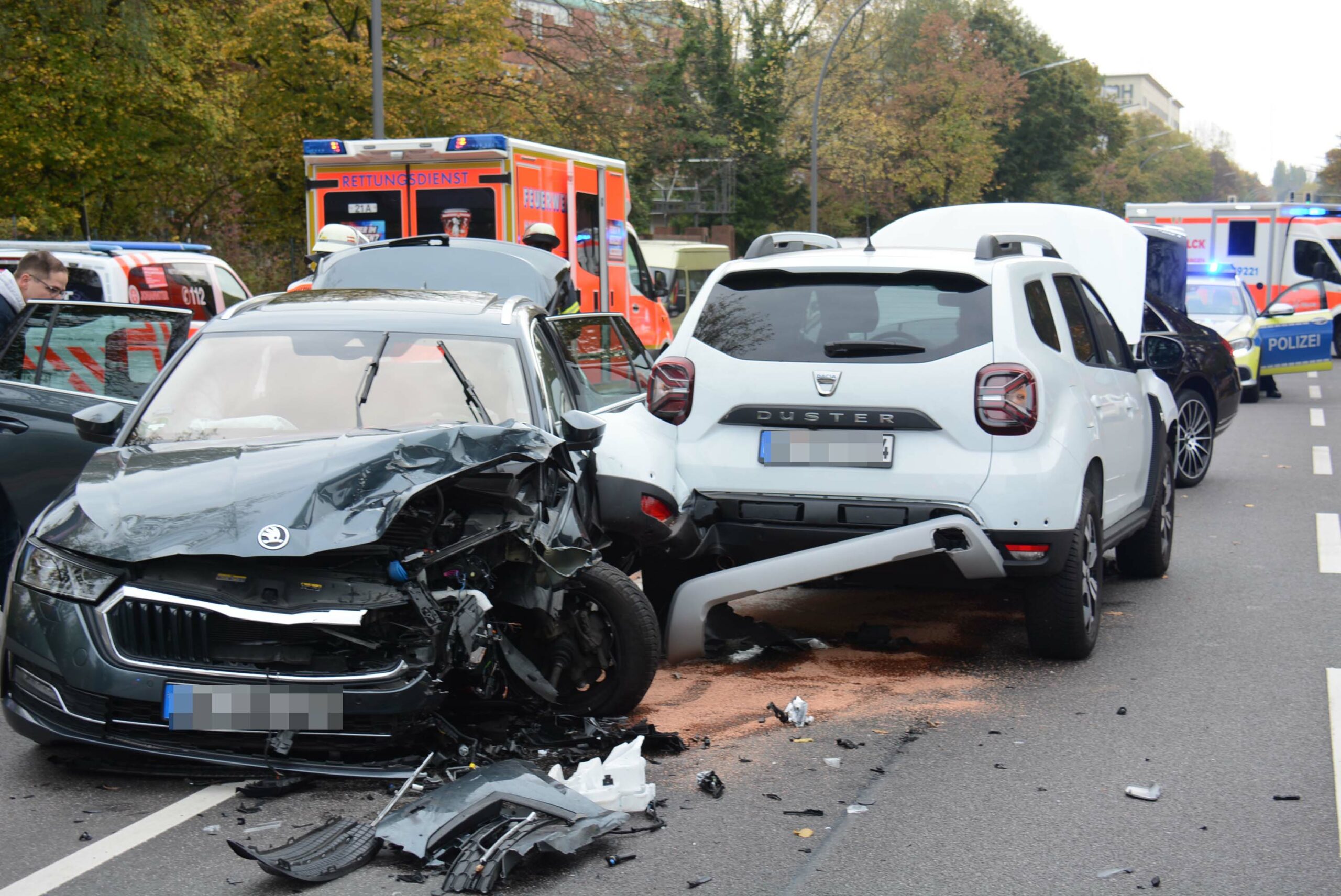 Crash auf Hauptstraße in Hamburg - sechs Verletzte