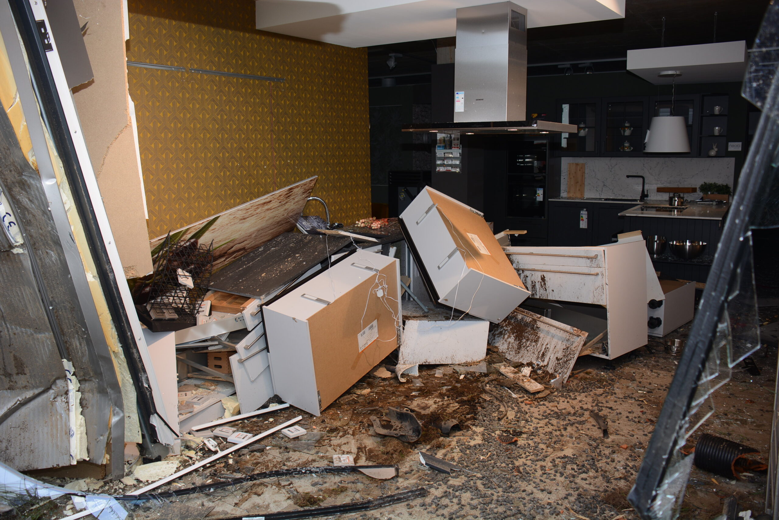 In dem Küchen-Center entstand durch den Unfall hoher Sachschaden.