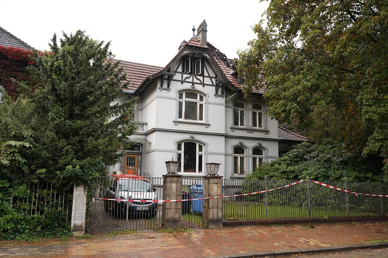 Im Norden – Feuer im Dach einer historischen Vila – Polizei ermitelt