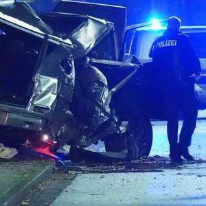 Raser-Unfall in Neumünster – ein Toter und ein Schwerverletzter